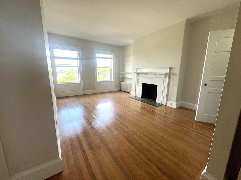 1st image of 13 Phillips St #6