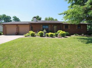 925 Olde Farm Rd, Troy, IL 62294