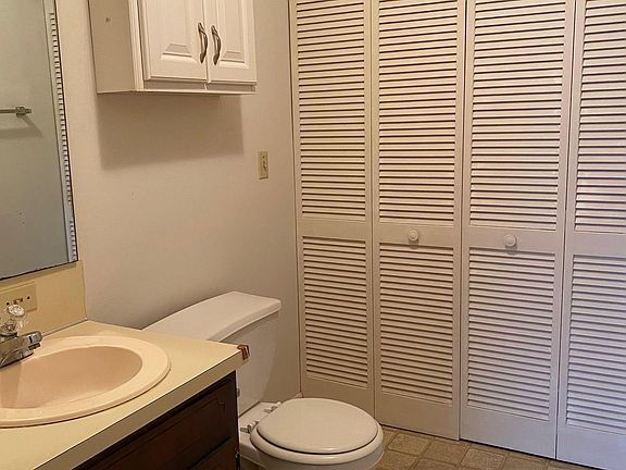 4th image of 2226 Knight St #4