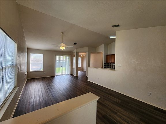 5th image of 111 Prairie Springs Cv