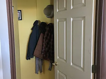 Small hallway leading to second bedroom
