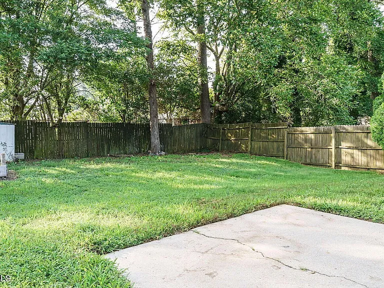 216 Highgate Cir — Photo 10