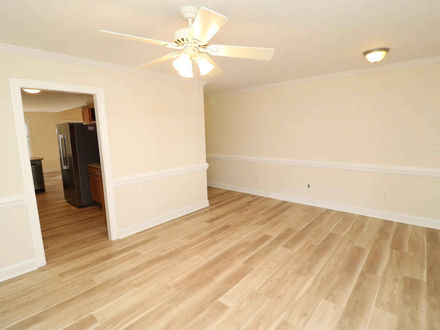 3 bed, 2.5 bath, $2,050 — Photo 4