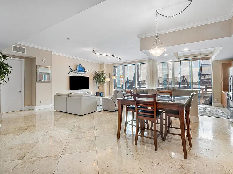 2640 Lake Shore Dr #107 — Photo 5