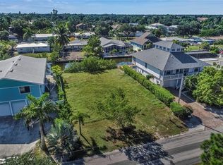 2750 Gulfview Dr, Naples, FL 34112