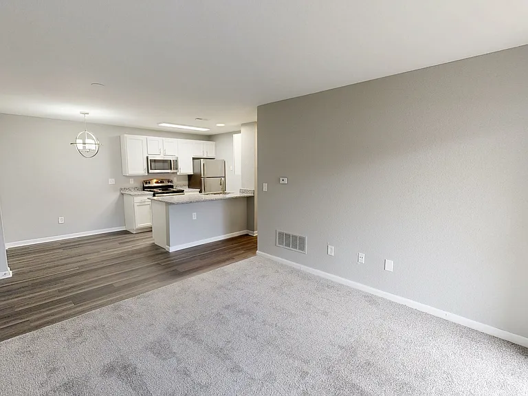 Lyons Gate Apartments — Photo 44