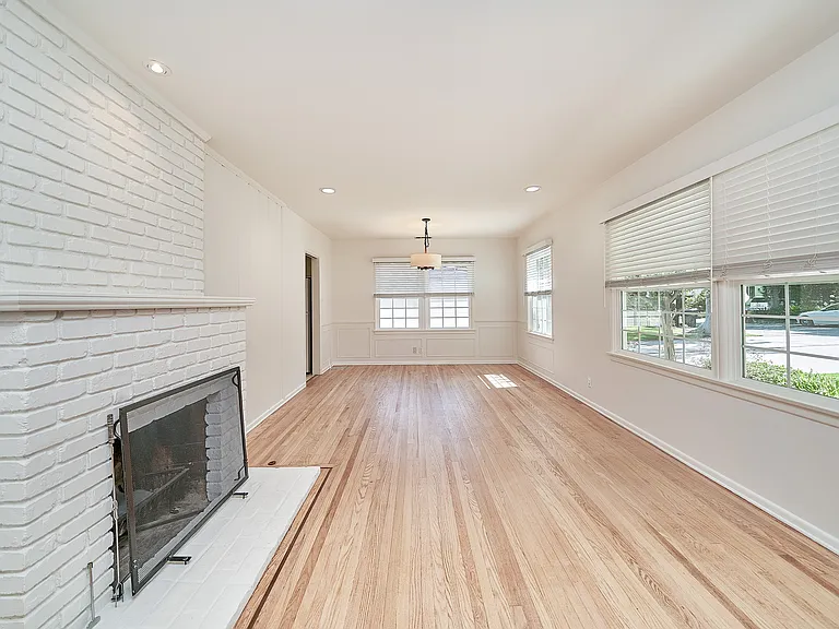 4820 Hampton Rd — Photo 4