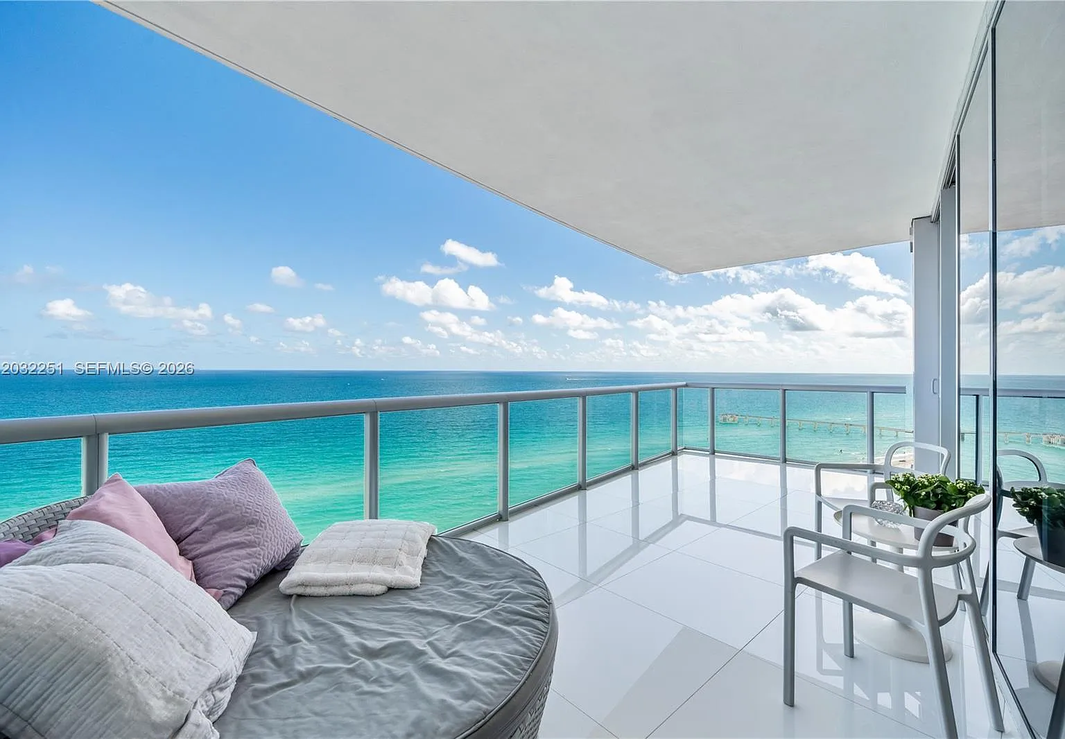 Jade Ocean Condo — Photo 1