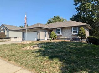 909 SW Shorthorn Dr, Grain Valley, MO 64029