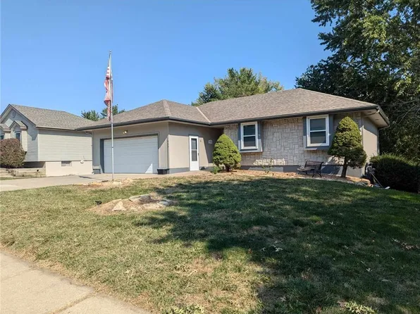 909 SW Shorthorn Dr, Grain Valley, MO 64029