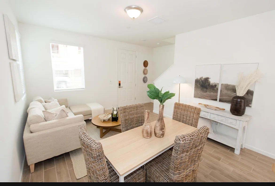 3 bed, 2.5 bath, 1300 sqft, $2,400 — Photo 3