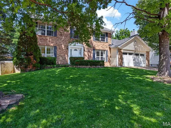 1132 Running Waters Dr, Saint Charles, MO 63304