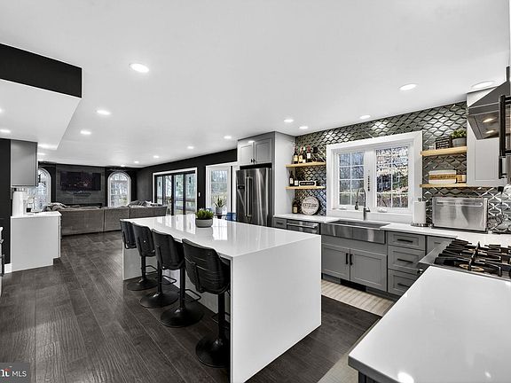 3rd image of 6658 Fox Den Rd