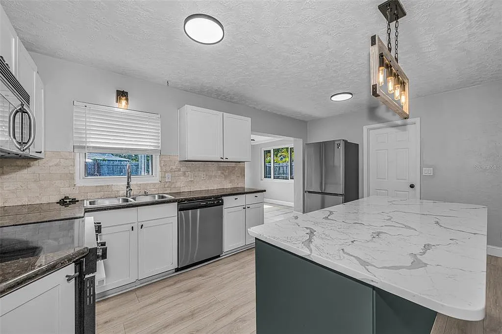 2 bed, 2.0 bath, 1092 sqft, $2,400 — Photo 4