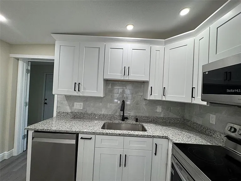 7039 Lenox Dr — Photo 4