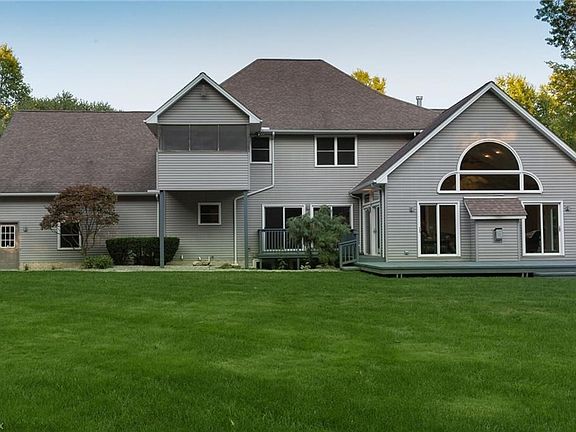 2nd image of 2471 E Pointe Dr SE