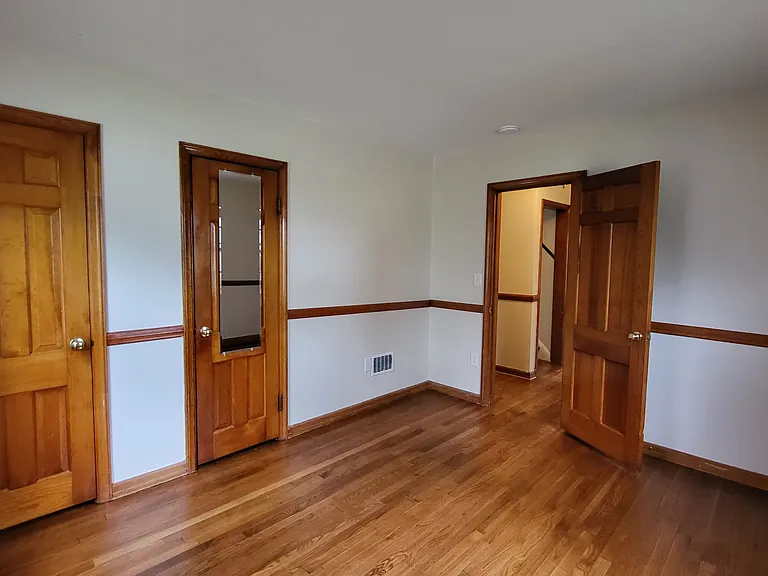 156 Doris St — Photo 11