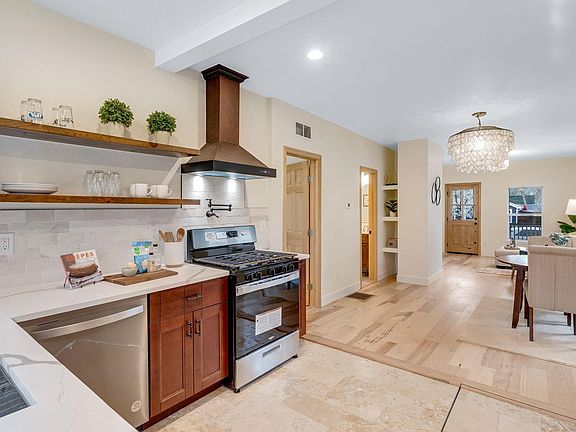 4th image of 615 Maple St