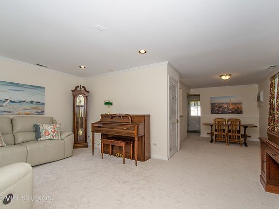 3rd image of 1019 Dewey Ave