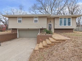 332 Matthews Ln, Gower, MO 64454