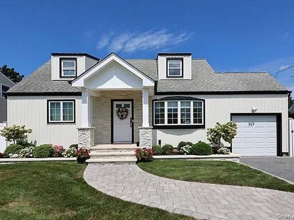 269 N Suffolk Avenue, Massapequa, NY 11758