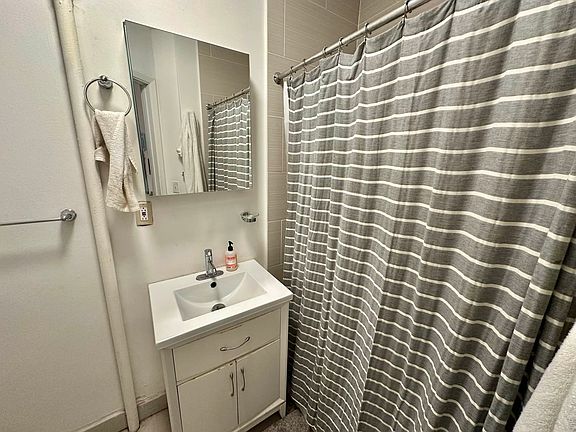 5th image of 50 Grand St APT 3R