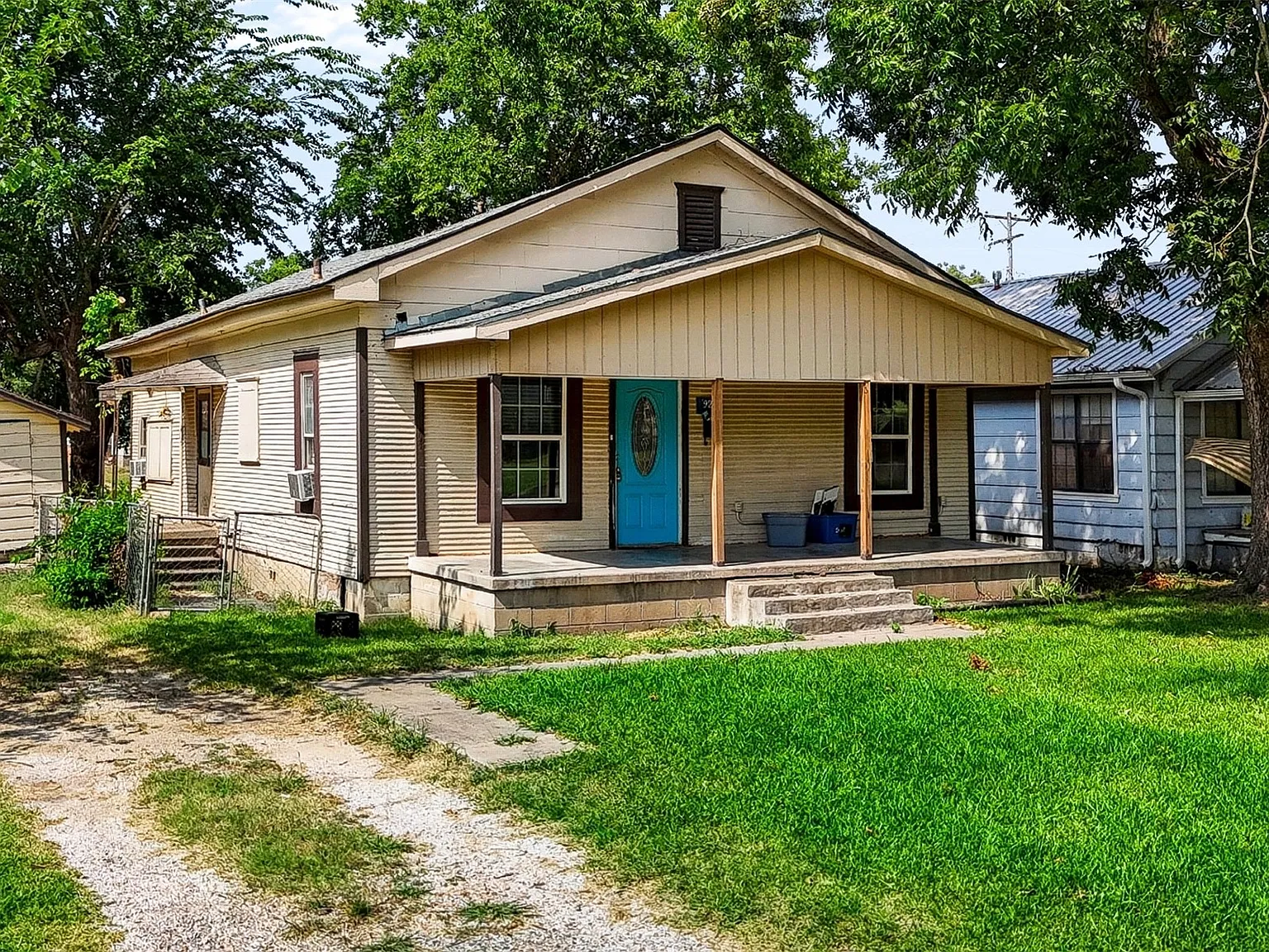 3 bed, 1.0 bath, 1148 sqft, $950 — Photo 2