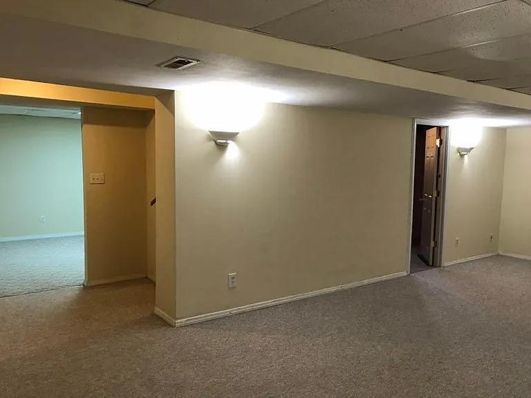 260 Valleybrook Ct — Photo 13