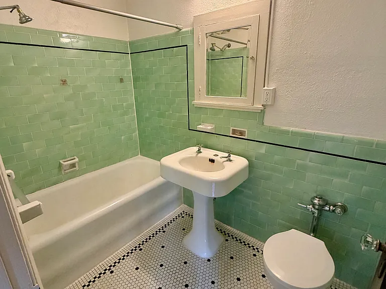 1275 N Washington St — Photo 15