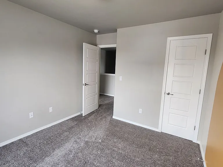 852 Valencia — Photo 11