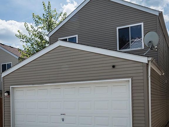 3rd image of 923 Symphony Dr