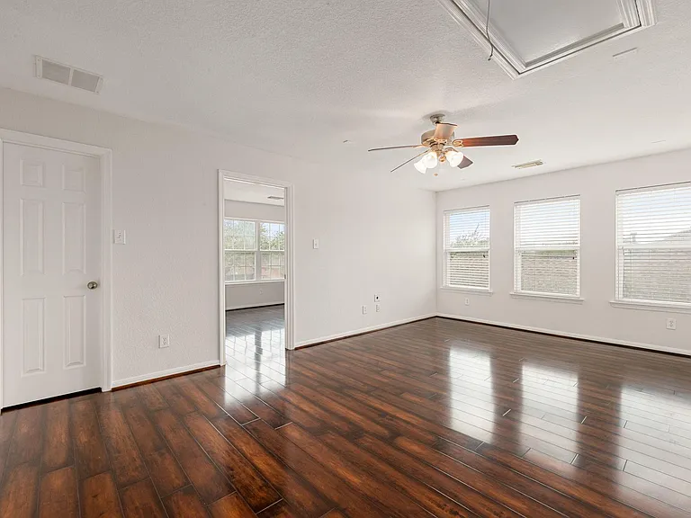 21426 Venture Park Dr — Photo 29