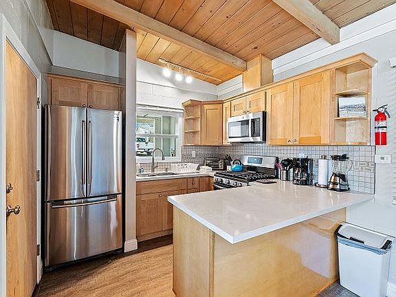 4th image of 206 California Ave #5