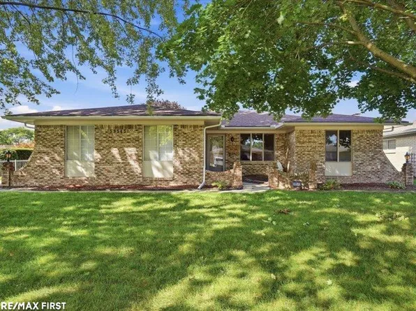 39543 Edgemont Dr, Sterling Heights, MI 48310