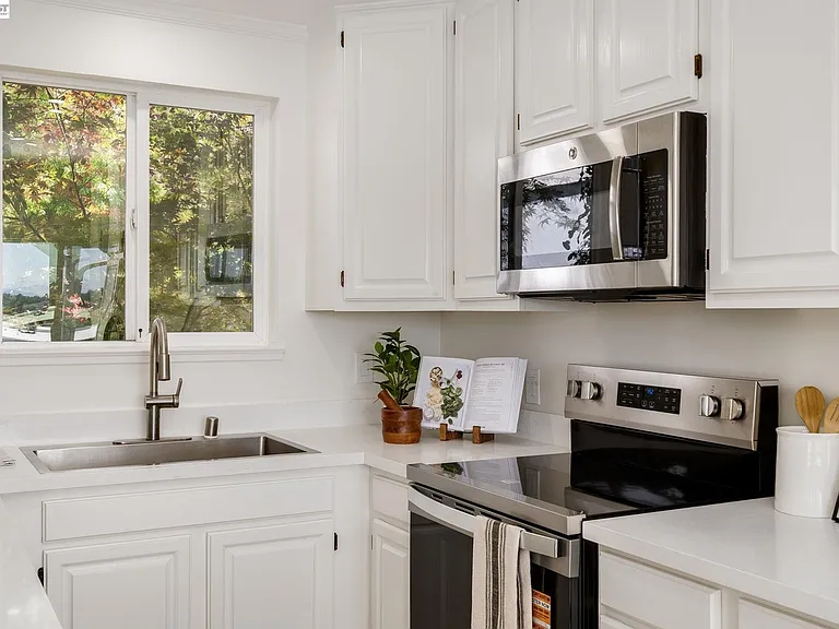 5265 Winifred Dr — Photo 10