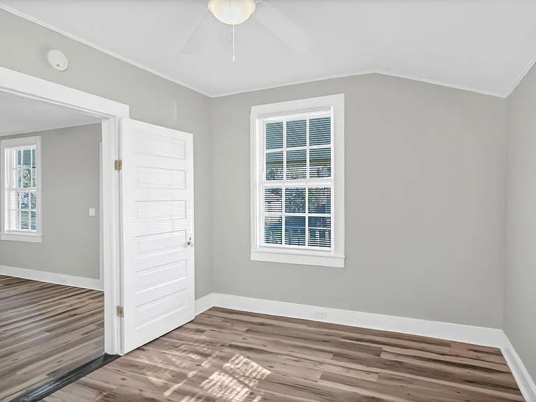 203 Augusta St — Photo 21