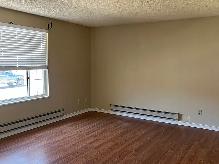 4652 S Devinney St — Photo 8