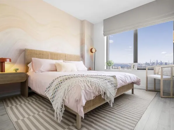 615 Pavonia image 1 of 23