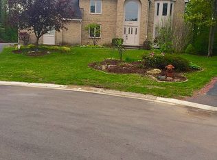 28552 Bristol Ct, Farmington Hills, MI 48334