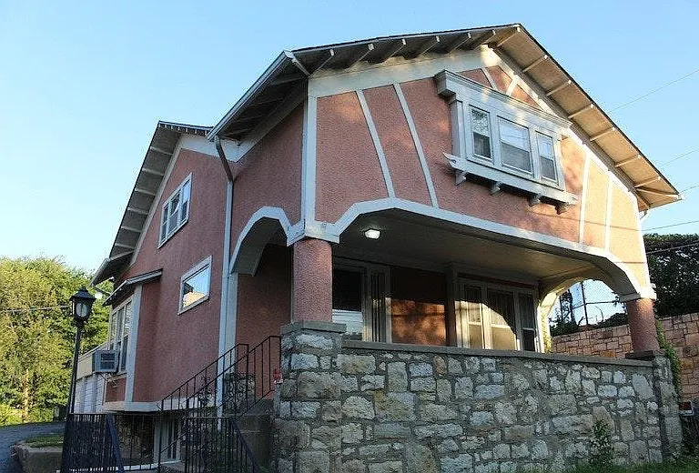 3344 Wyandotte St — Photo 1