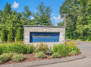37 Ridgewood Ct #37, Shelton, CT 06484