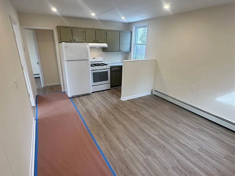 127 Lake Dr — Photo 5