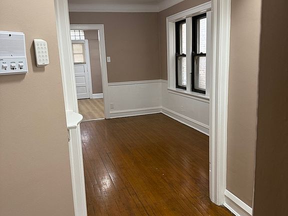 5th image of 1745 E 84th Pl