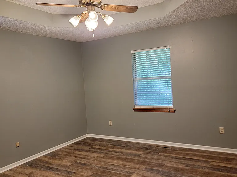 307 SE Greystone Dr — Photo 24