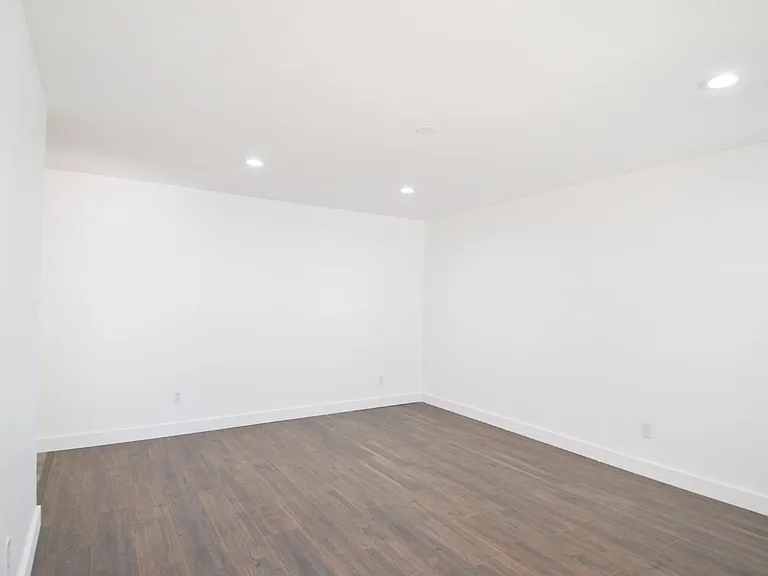 1321 Astoria Dr — Photo 43