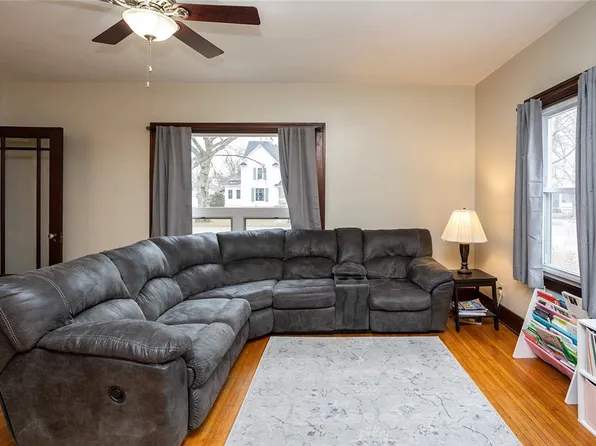 721 W Jefferson St, Winterset, IA 50273