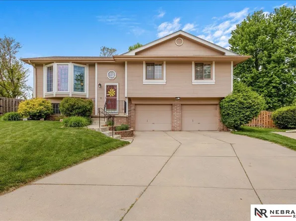 15432 Karloff Cir, Omaha, NE 68138