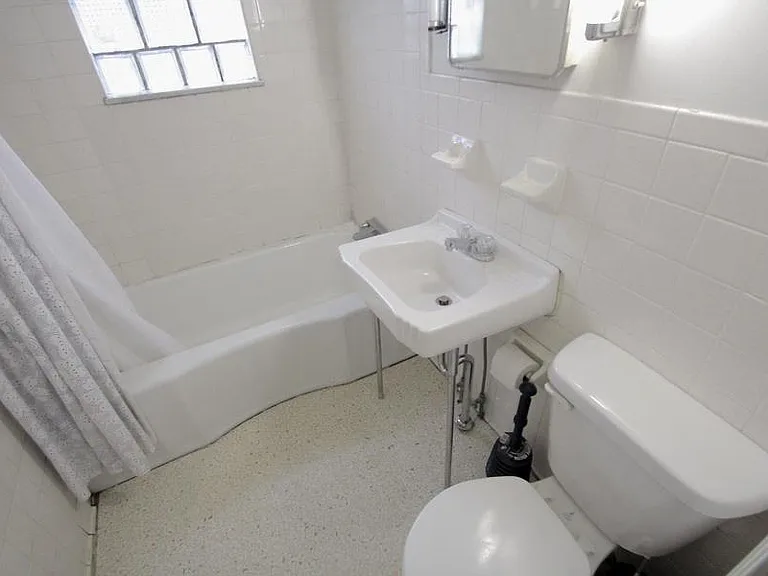 413 Lamar Ave — Photo 6