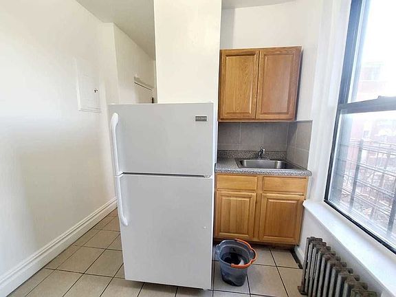 3rd image of 383 E 151st St #28B