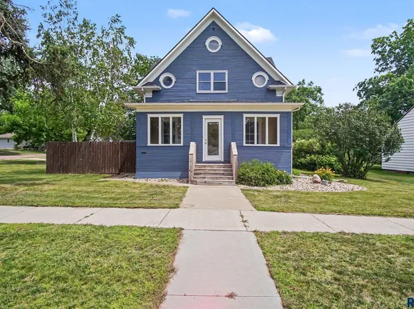618 N Lincoln Ave, Madison, SD 57042